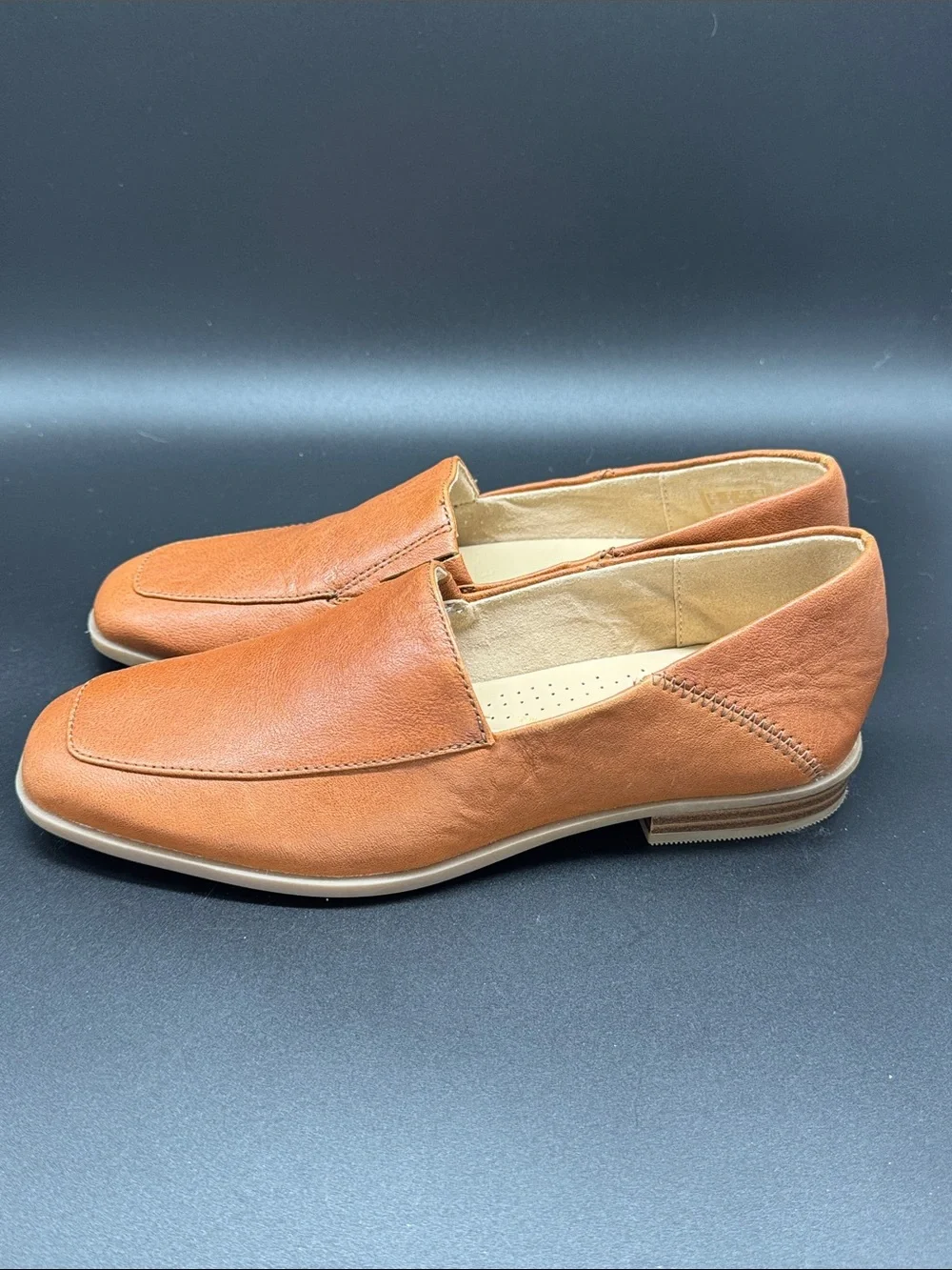 Clarks Women's Dark Tan Leather Slip-On Loafers Sz 7